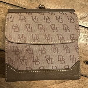 Dooney & Bourke Kisslock wallet